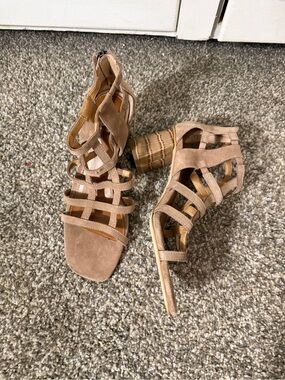 Women's Strappy Block Heel Sandals - Tan- Donald Pilner size 10